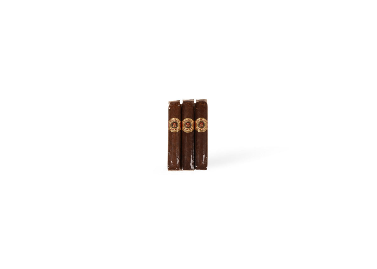Arturo Fuente Casa Cuba Doble Cinco three cigars angle at Cigar Club Miami