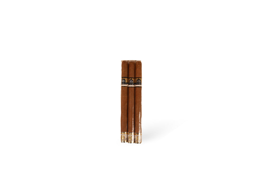 Atabey Spiritus Lancero three cigars standing at Cigar Club Miami