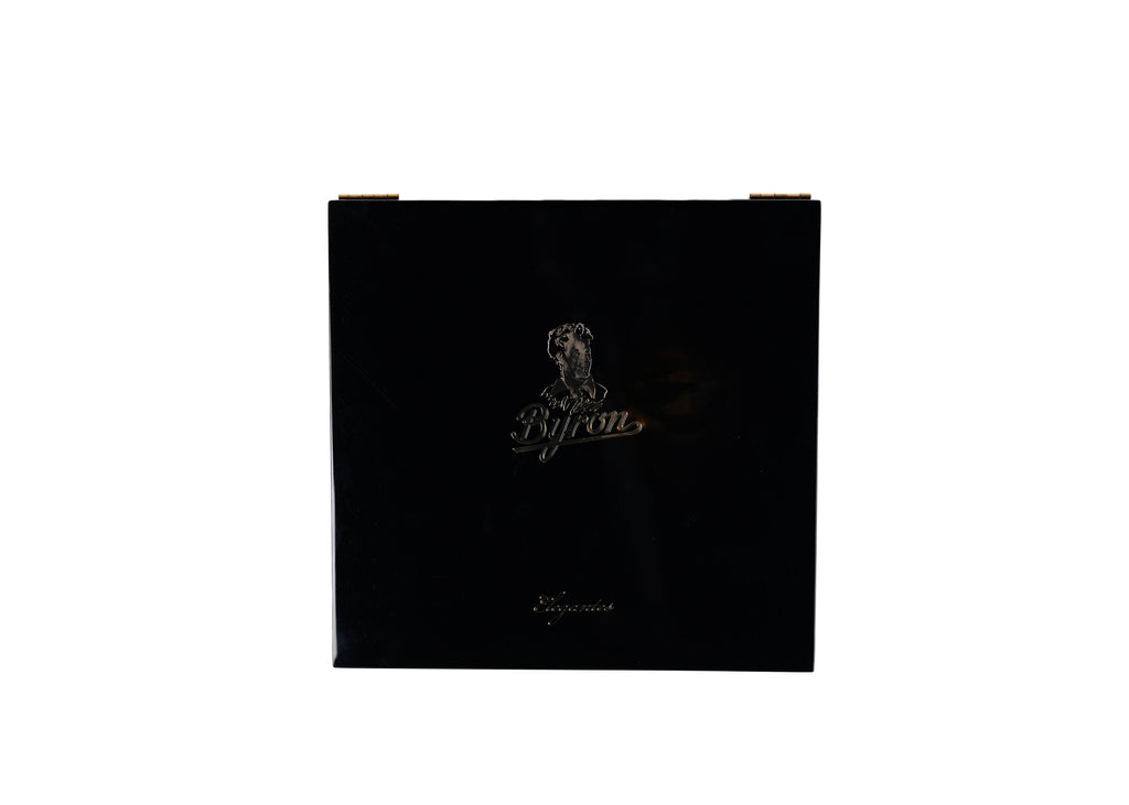 Byron Elegantes box front at Cigar Club Miami