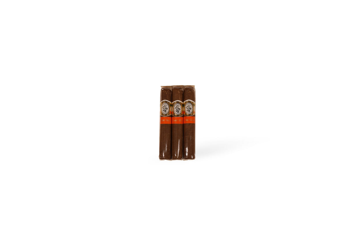 Casa 1910 Revolutionary Edition Cuchillo Parado three cigars front at Cigar Club Miami