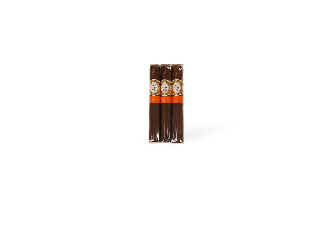 Casa 1910 Revolutionary Edition Tierra Blanca three cigars front at Cigar Club Miami
