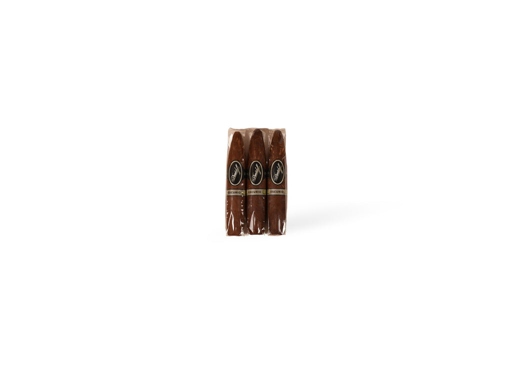 Davidoff Escurio Grand Perfecto product photo on white background at Cigar Club Miami