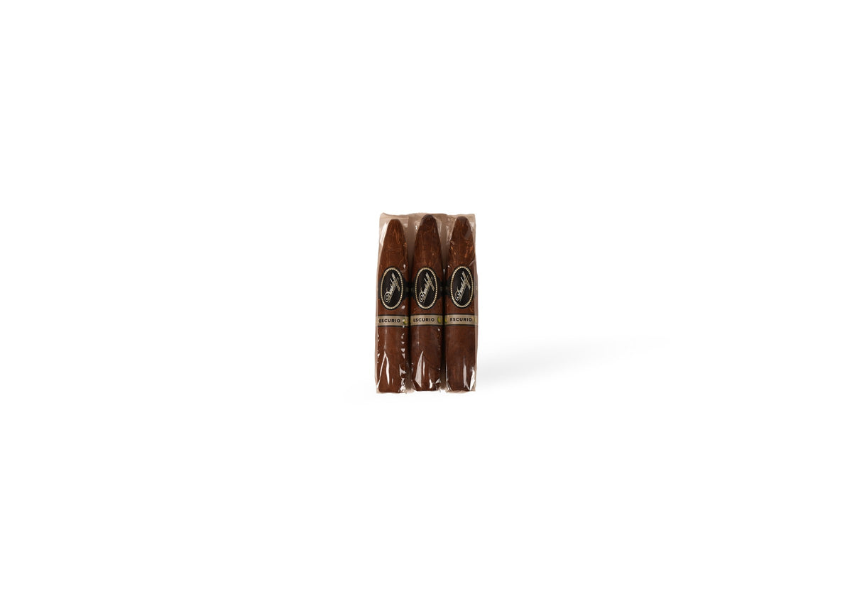 Davidoff Escurio Grand Perfecto product photo on white background at Cigar Club Miami