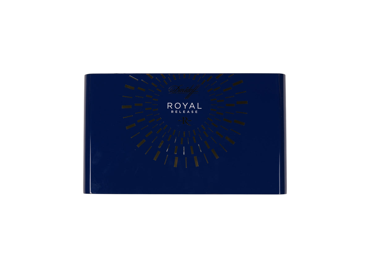 Davidoff Royal Release Salomones product photo on white background at Cigar Club Miami