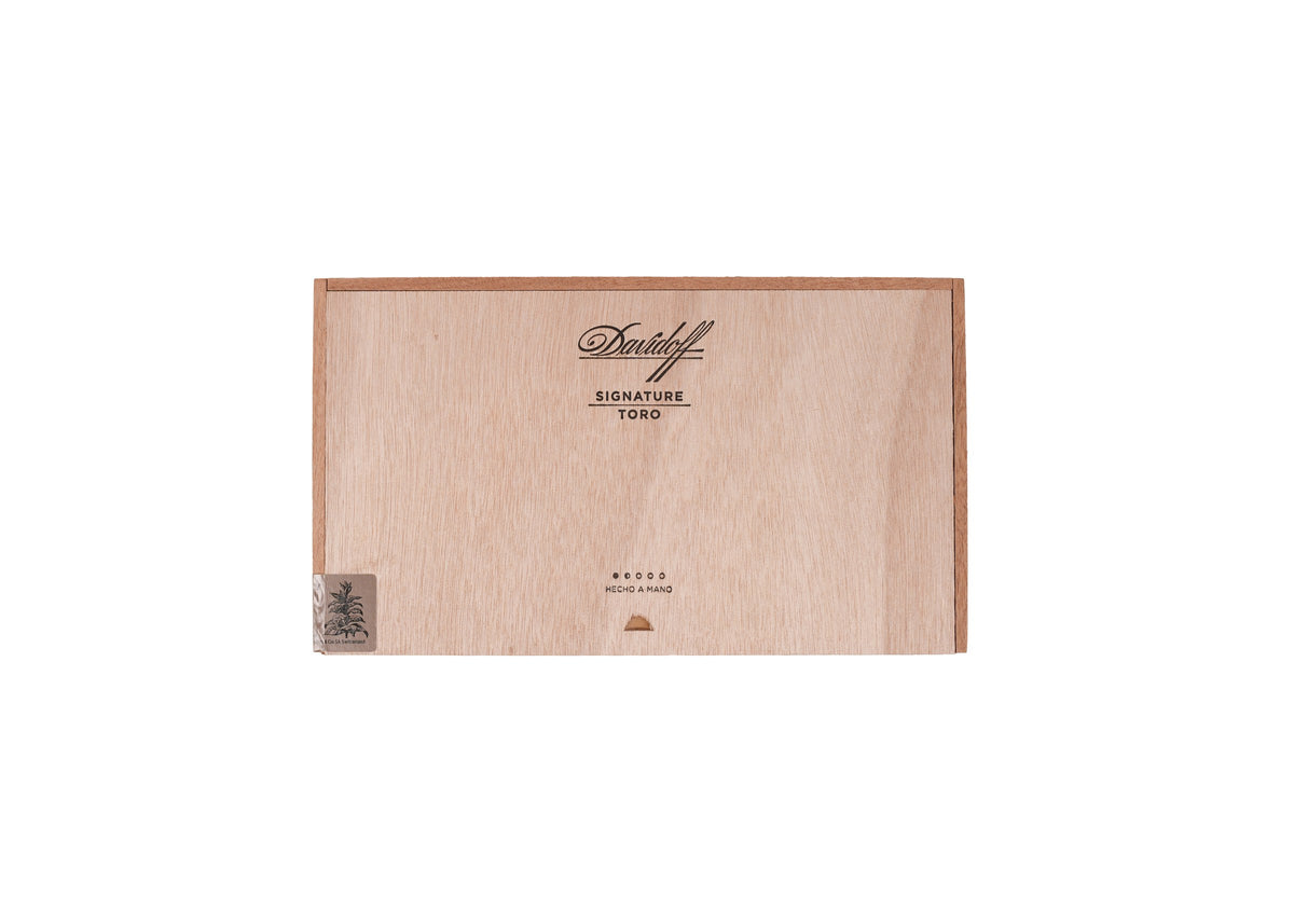 Davidoff Signature Toro product photo on white background at Cigar Club Miami