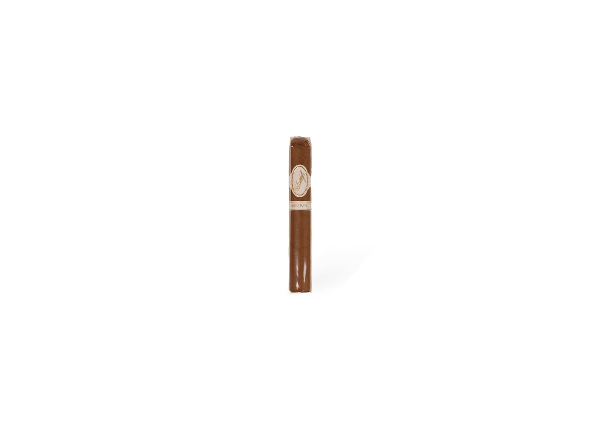 Davidoff Signature Toro product photo on white background at Cigar Club Miami