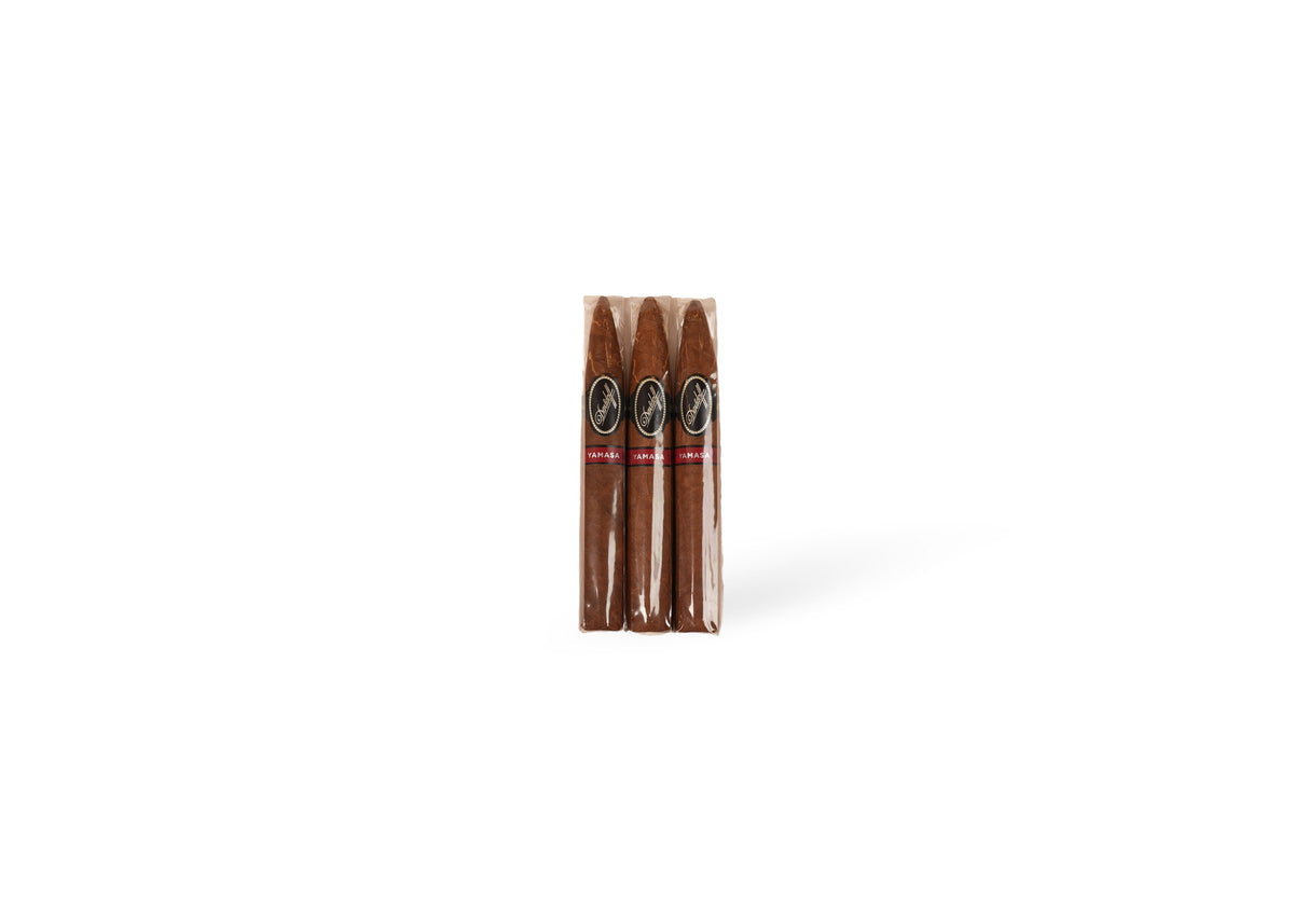 Davidoff Yamasá Pirámides product photo on white background at Cigar Club Miami
