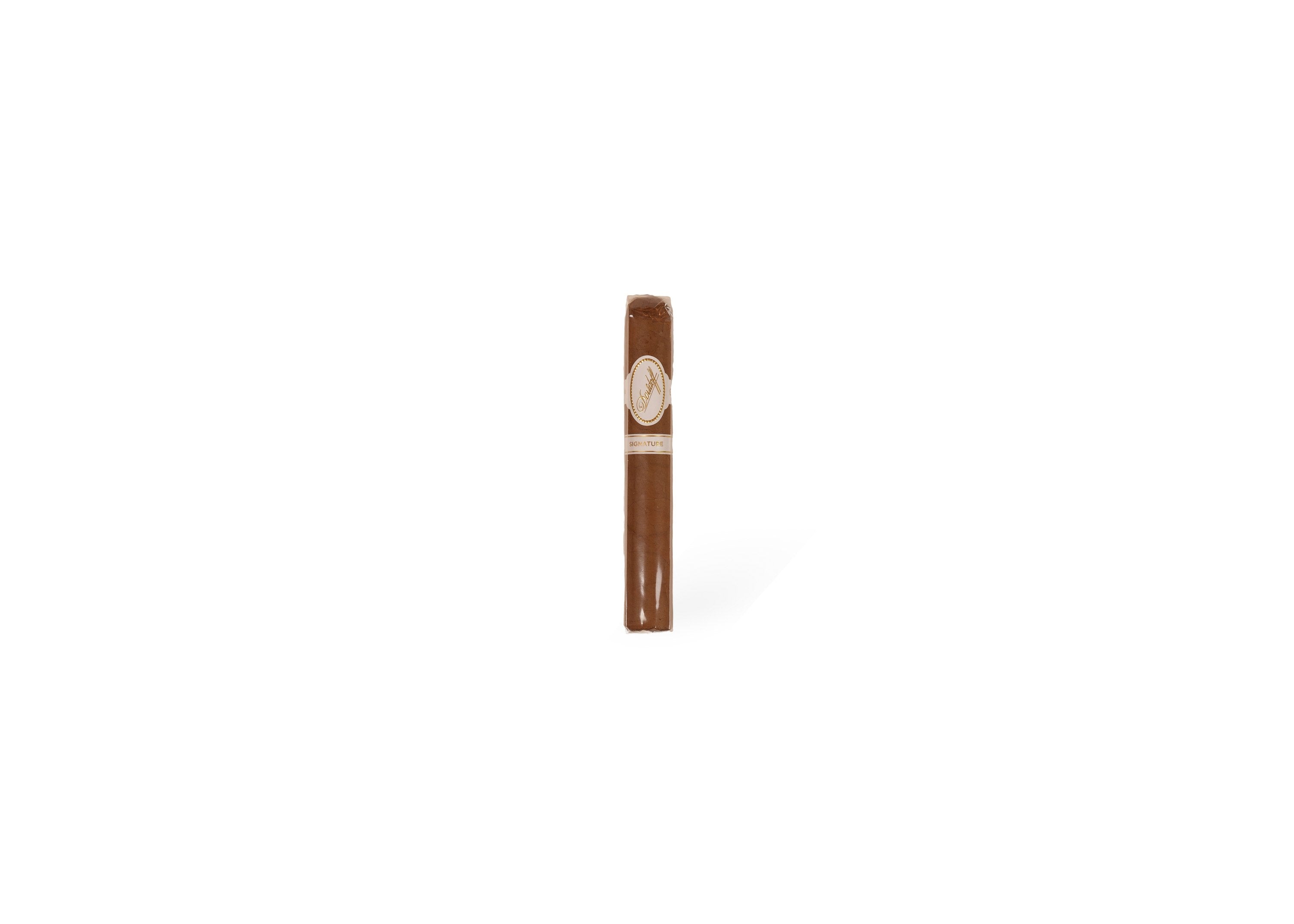 Davidoff Signature Toro single cigar front at Cigar Club Miami