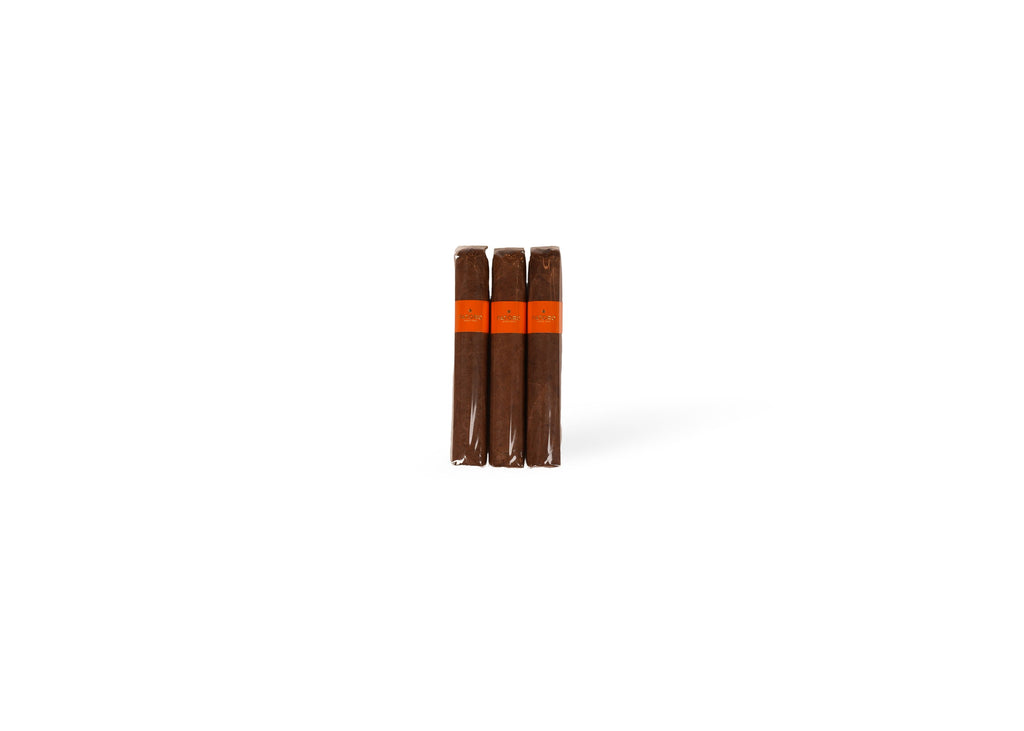 Patoro Classic three cigars front